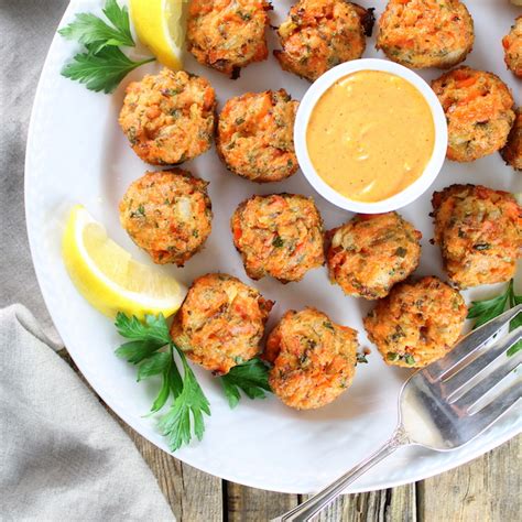 How much fat is in mini salmon cakes - calories, carbs, nutrition