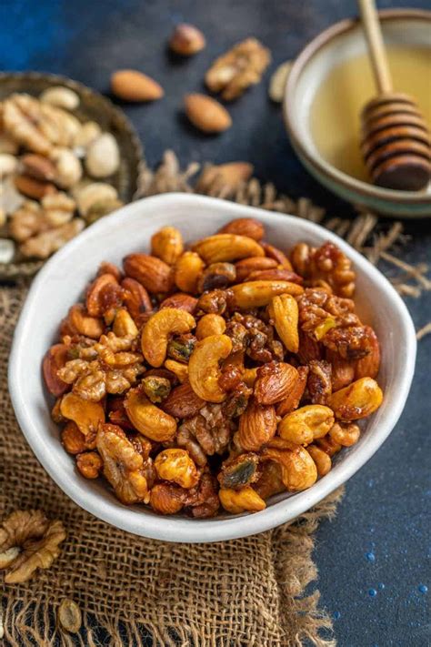 How much fat is in mixed nuts honey roasted - calories, carbs, nutrition
