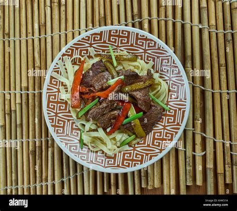 How much fat is in mongolian seitan with fried noodles - calories, carbs, nutrition