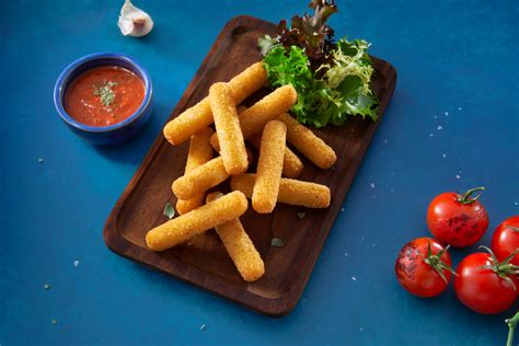 How much fat is in mozzarella sticks with marinara - calories, carbs, nutrition