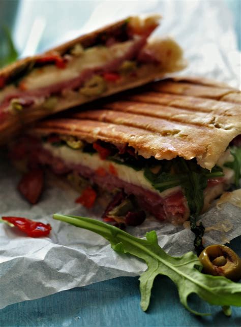 How much fat is in muffuletta panini - calories, carbs, nutrition