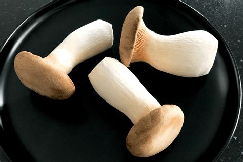 How much fat is in mushroom a la king - calories, carbs, nutrition