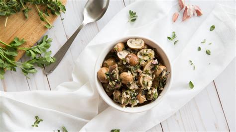 How much fat is in mushroom antipasto salad - calories, carbs, nutrition