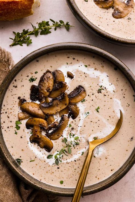 How much fat is in mushroom bisque - calories, carbs, nutrition