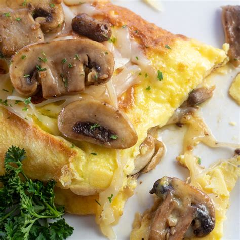 How much fat is in mushroom omelet - calories, carbs, nutrition