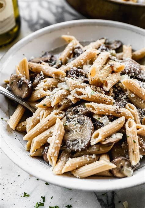 How much fat is in mushroom pasta sauce - calories, carbs, nutrition