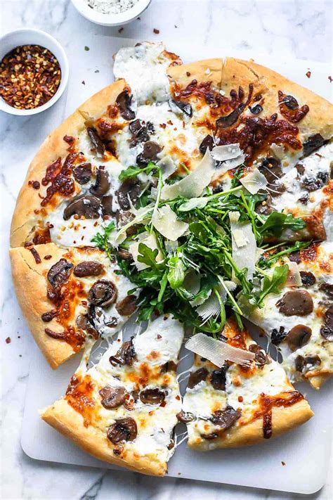 How much fat is in mushroom pizza - calories, carbs, nutrition