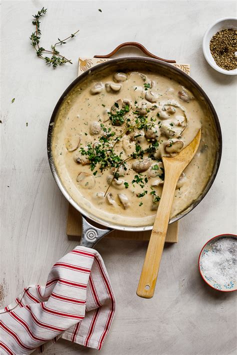 How much fat is in mushroom sauce - calories, carbs, nutrition