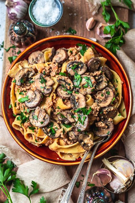 How much fat is in mushroom stroganoff - calories, carbs, nutrition