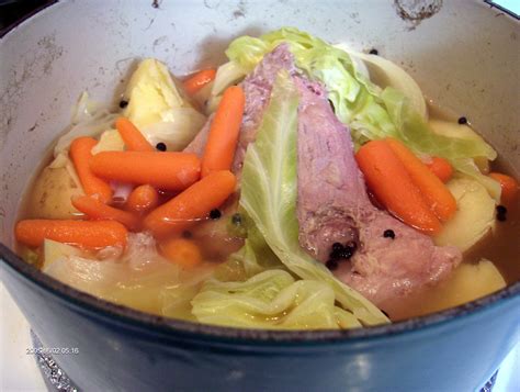 How much fat is in new england boiled dinner - calories, carbs, nutrition