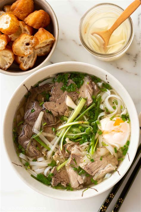 How much fat is in noodle bowl beef pho - calories, carbs, nutrition