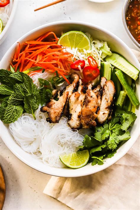 How much fat is in noodle bowl chicken pho - calories, carbs, nutrition