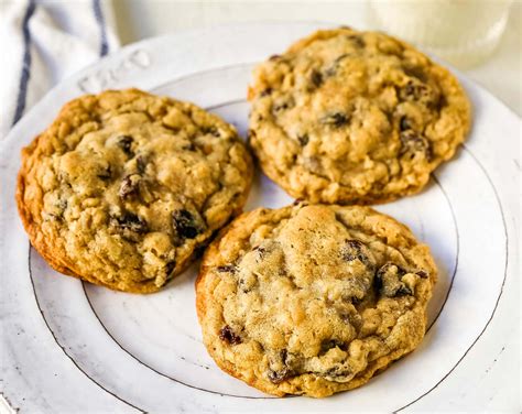 How much fat is in oat cookies with raisins - calories, carbs, nutrition