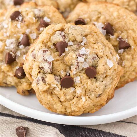 How much fat is in oatmeal raisin chocolate chip - calories, carbs, nutrition