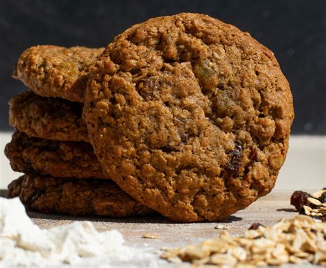 How much fat is in oatmeal raisin cookie 3-pack - calories, carbs, nutrition