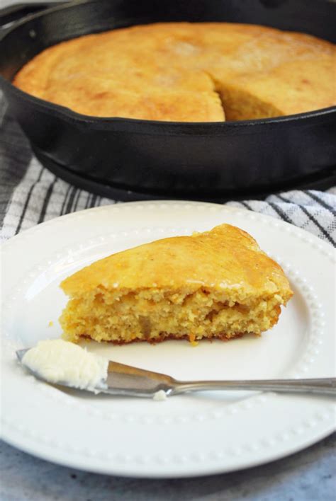 How much fat is in old fashioned cornbread - calories, carbs, nutrition