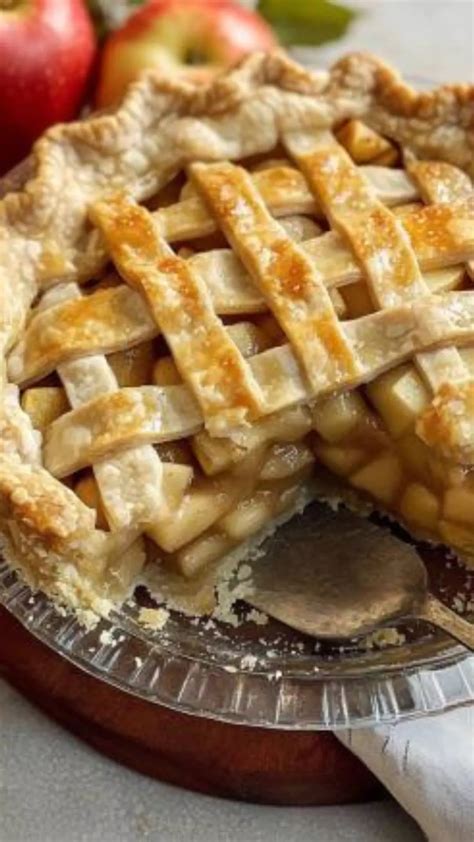 How much fat is in old-fashioned apple pie - calories, carbs, nutrition