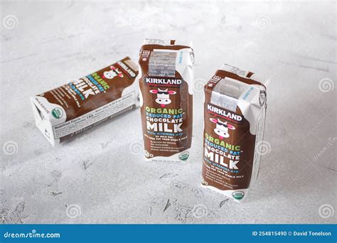 How much fat is in organic chocolate reduced fat milk - calories, carbs, nutrition