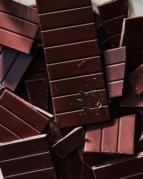 How much fat is in organic dark chocolate 70% - calories, carbs, nutrition