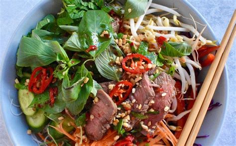 How much fat is in oriental beef salad - calories, carbs, nutrition