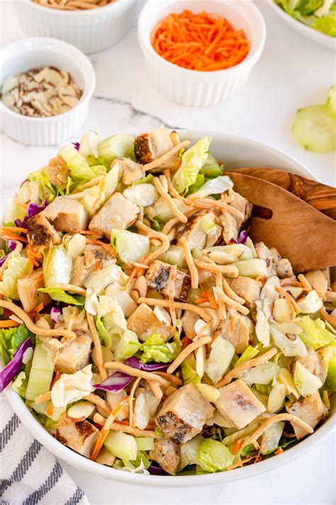 How much fat is in oriental chicken salad - calories, carbs, nutrition