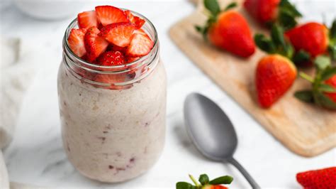How much fat is in overnight strawberry oatmeal - calories, carbs, nutrition