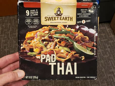 How much fat is in pad thai - calories, carbs, nutrition