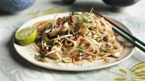 How much fat is in pad thai vegetables with rice vermicellia - calories, carbs, nutrition