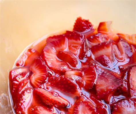 How much fat is in pan fried macerated berries - calories, carbs, nutrition
