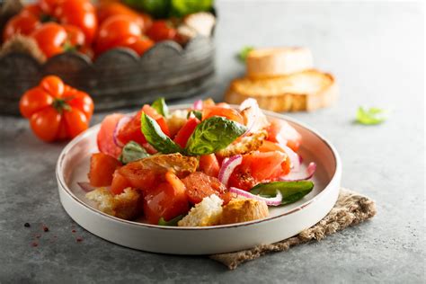 How much fat is in panzanella - calories, carbs, nutrition