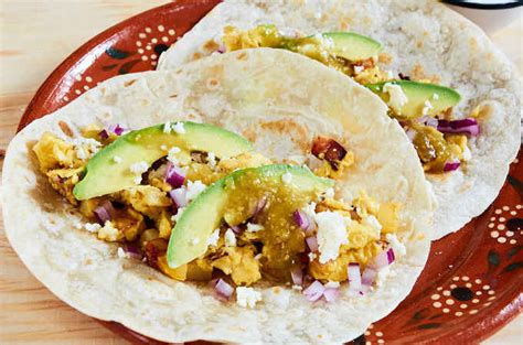 How much fat is in papas y huevos breakfast tacos - calories, carbs, nutrition