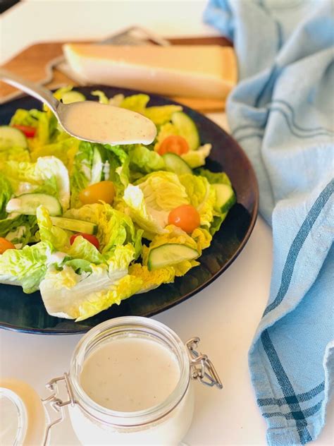 How much fat is in parmesan dressing - calories, carbs, nutrition