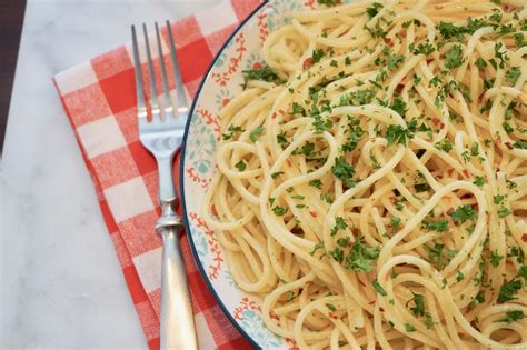 How much fat is in parsley noodles - calories, carbs, nutrition