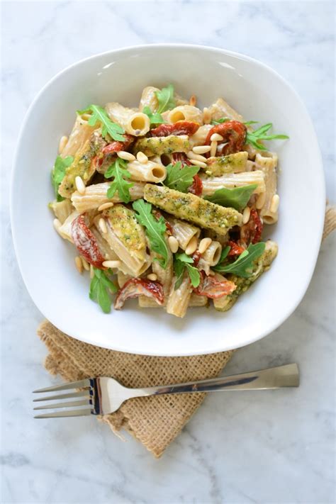 How much fat is in pasta, chicken, arugula, pine nuts, parmesan, olive oil & fettuccini - calories, carbs, nutrition