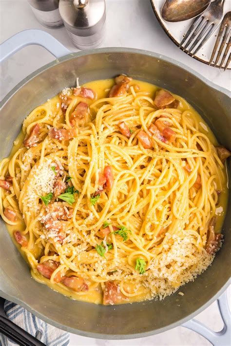 How much fat is in pasta alla carbonara - calories, carbs, nutrition