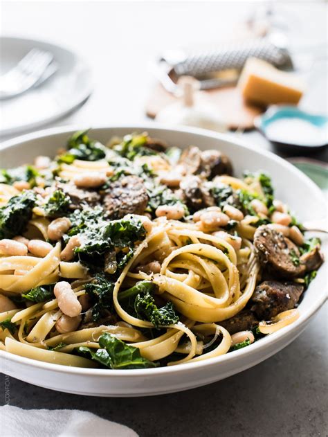 How much fat is in pasta fettuccine chicken kale & cream sauce 10 oz - calories, carbs, nutrition