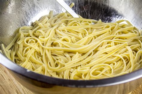 How much fat is in pasta fettuccine cooked basic method 1/2 cup - calories, carbs, nutrition