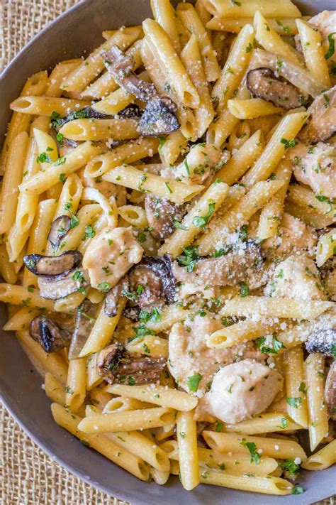 How much fat is in pasta w/mushroom sauce/chicken - calories, carbs, nutrition