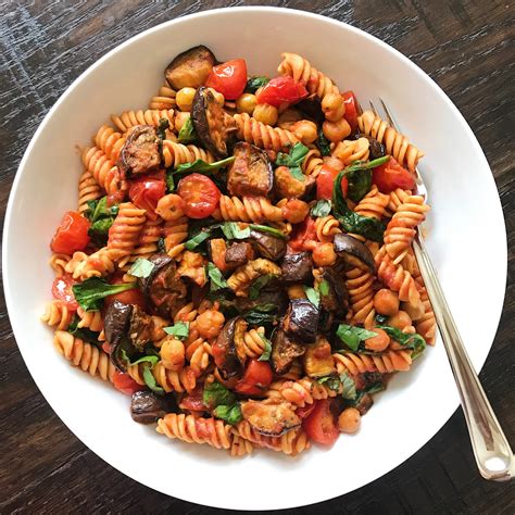 How much fat is in pasta with roasted vegetables and basil - calories, carbs, nutrition