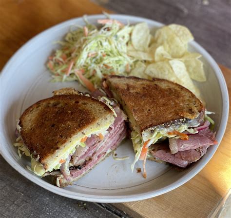 How much fat is in pastrami with cole slaw & swiss - calories, carbs, nutrition