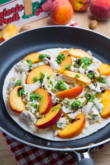 How much fat is in peach and gorgonzola chicken - calories, carbs, nutrition