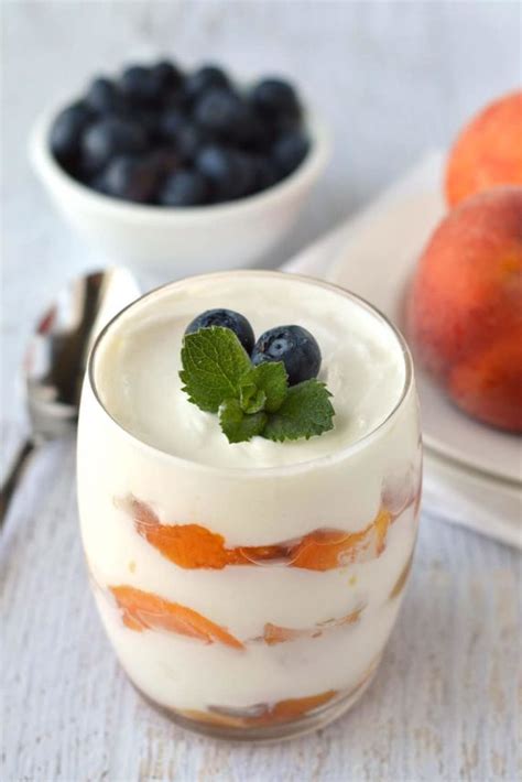 How much fat is in peach blackberry parfait - calories, carbs, nutrition