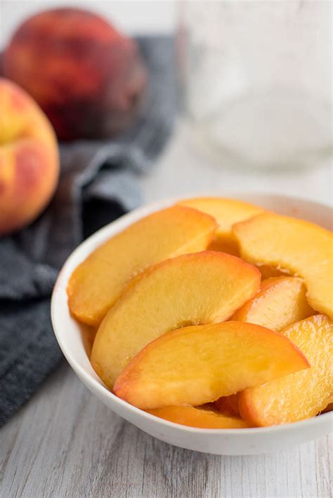 How much fat is in peach sliced 1/4