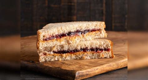 How much fat is in peanut butter and jam sandwich (58711.1) - calories, carbs, nutrition