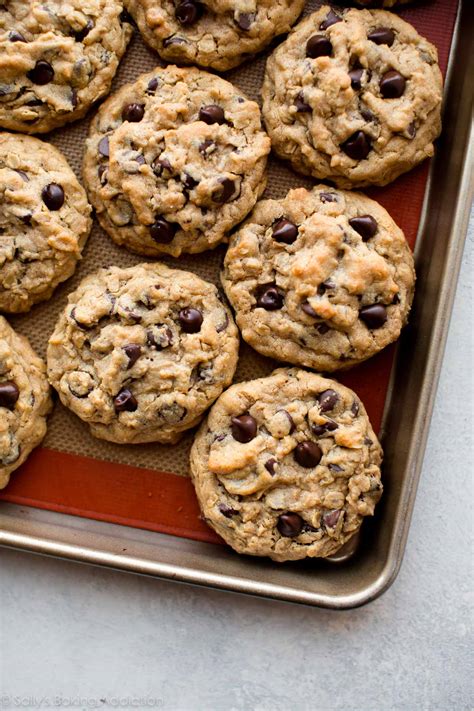 How much fat is in peanut butter chocolate chip cookies - calories, carbs, nutrition