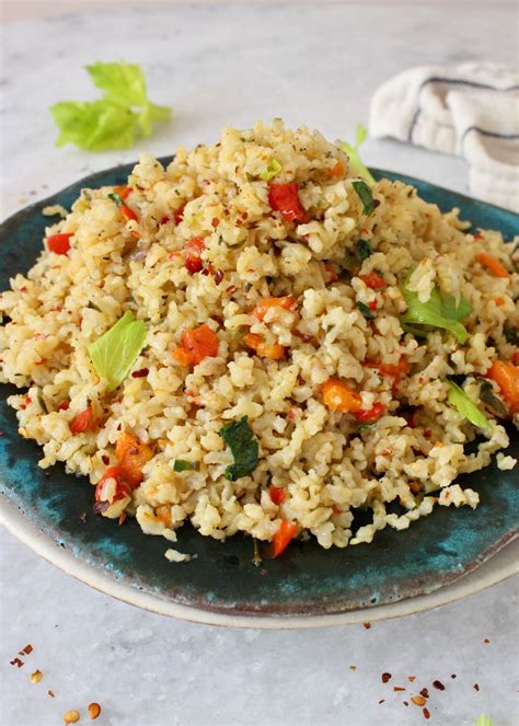 How much fat is in peanut glazed chicken with brown rice pilaf, ginger glazed carrots (600hs) - calories, carbs, nutrition