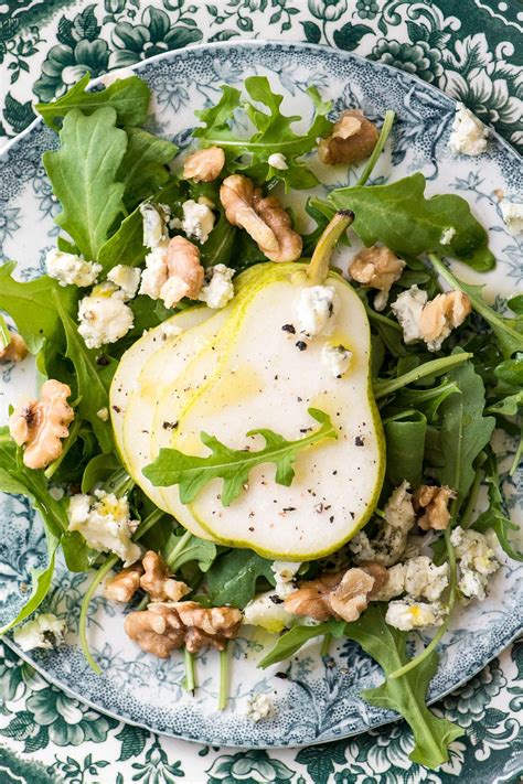 How much fat is in pear, cheese and walnut salad plate - calories, carbs, nutrition