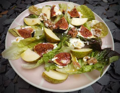 How much fat is in pear and fig salad with chicken - calories, carbs, nutrition