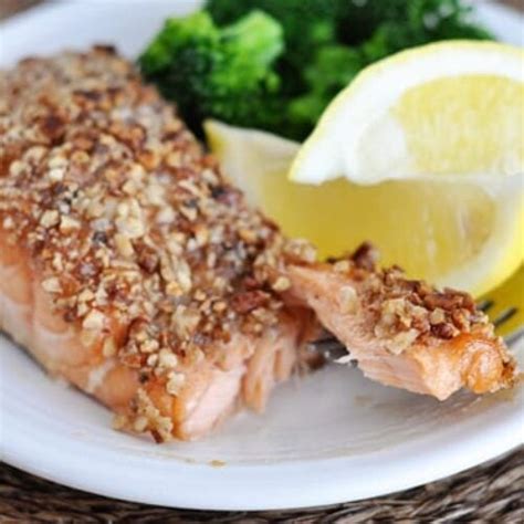 How much fat is in pecan and maple crusted salmon - calories, carbs, nutrition