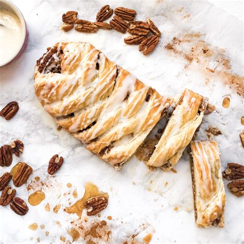 How much fat is in pecan braid - calories, carbs, nutrition